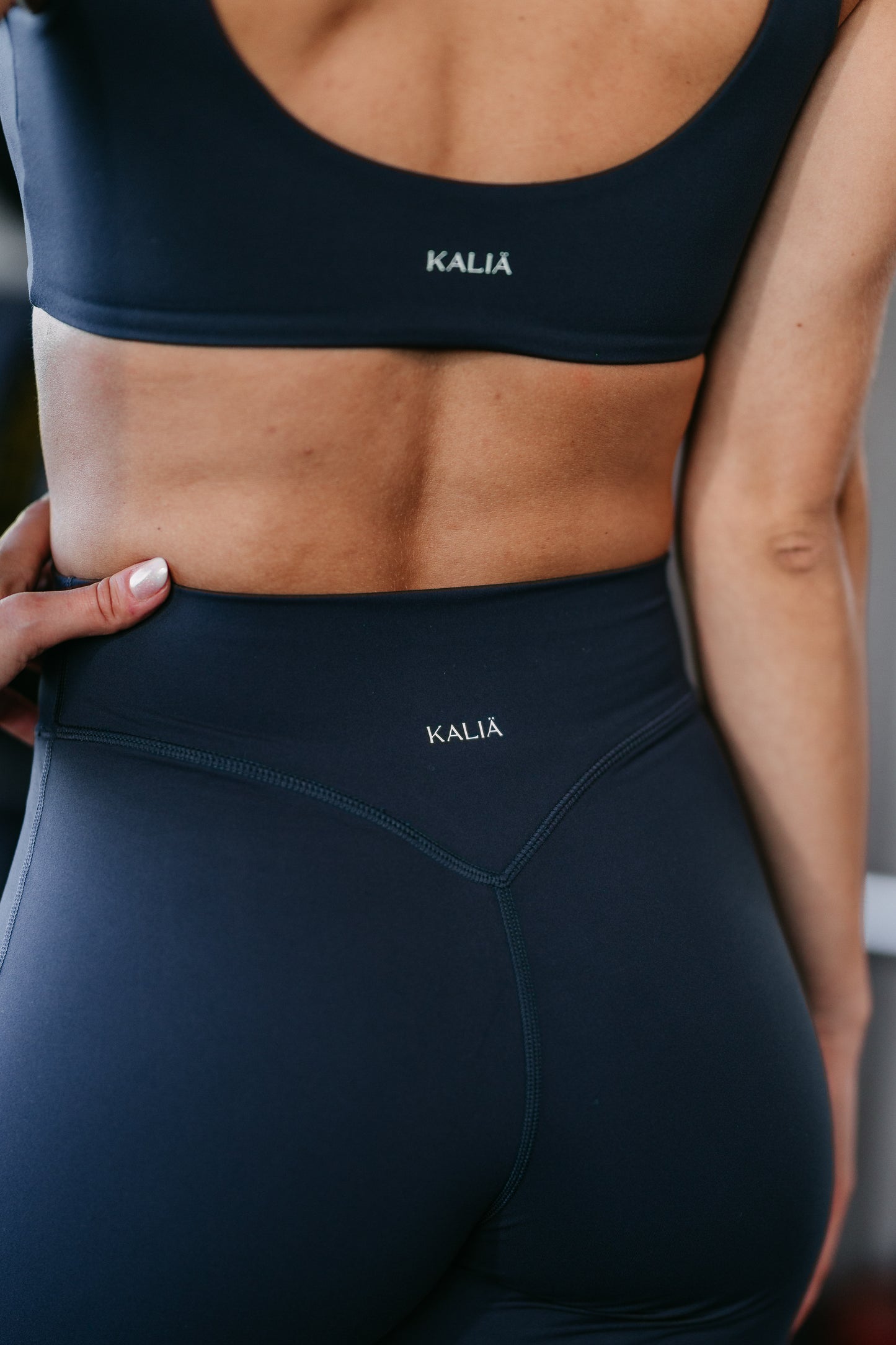 Peto Deportivo Mujer Alta Sujeción Escote V | Yoga y Pilates | Azul Fundamento