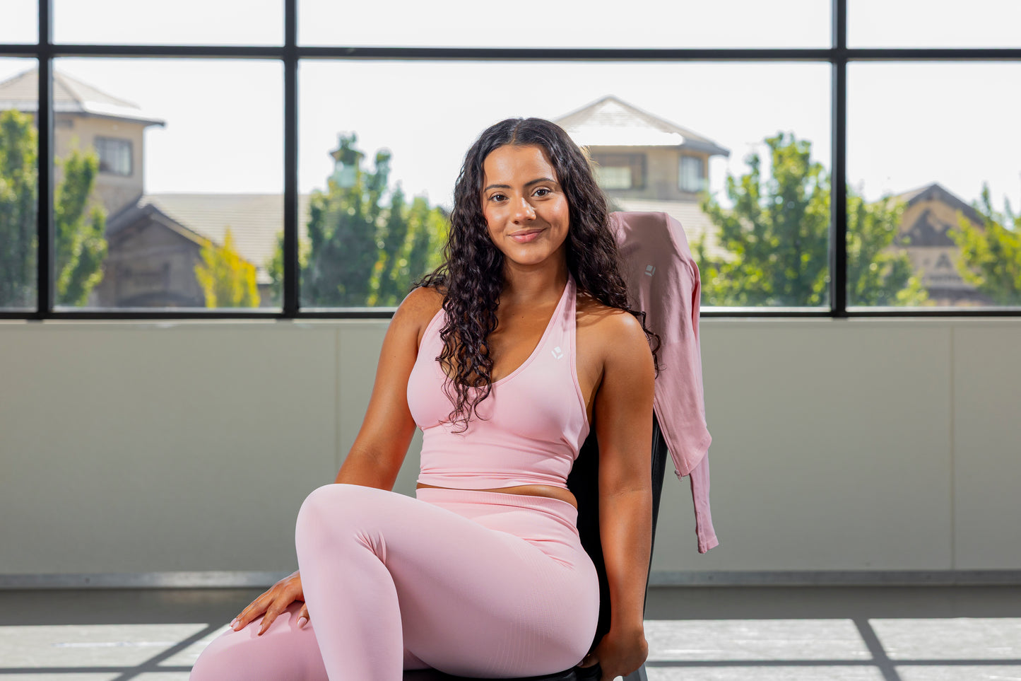 Top Halter Deportivo Mujer Rosa Seamless – Rosa Flamenco | KALIÄ